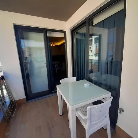 Apartment Aura Homes One Bedroom Near Cleopatra *