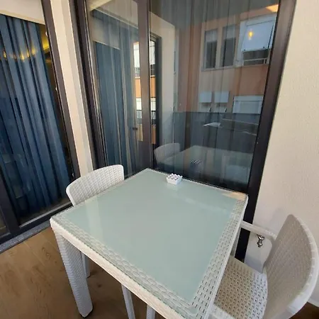 Apartment Aura Homes One Bedroom Near Cleopatra *